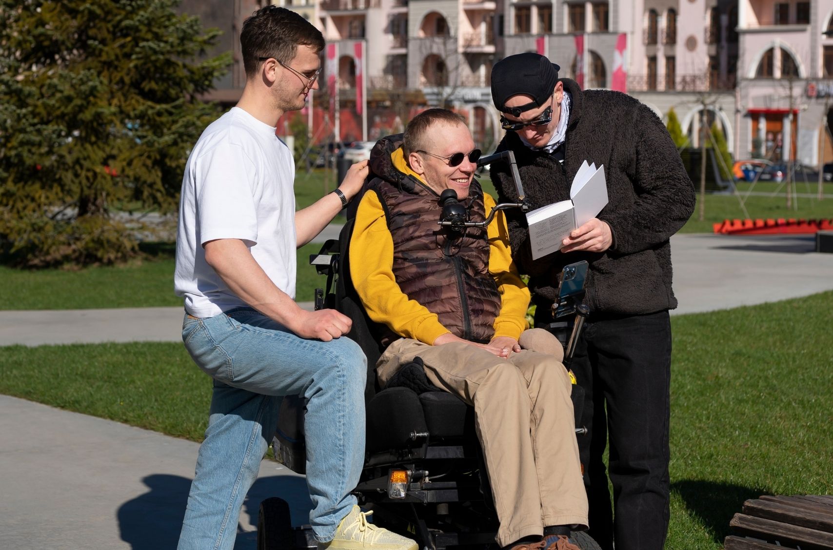 NDIS support worker help participants with daily life